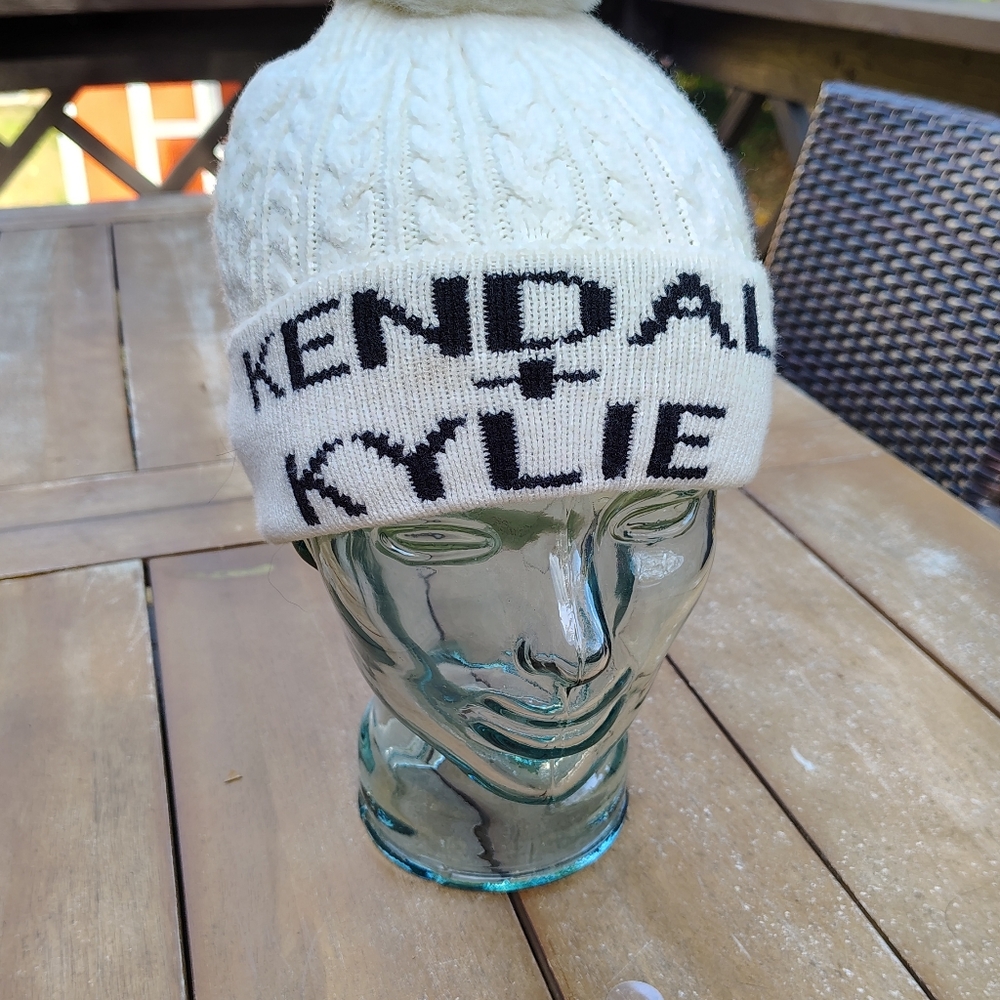 KENDALL & KYLIE SPELL OUT CREAM POM POM TOBOGGAN  NWT